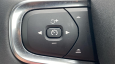 Volvo XC40 2.0 B4P Ultra Dark 5dr Auto Petrol Estate